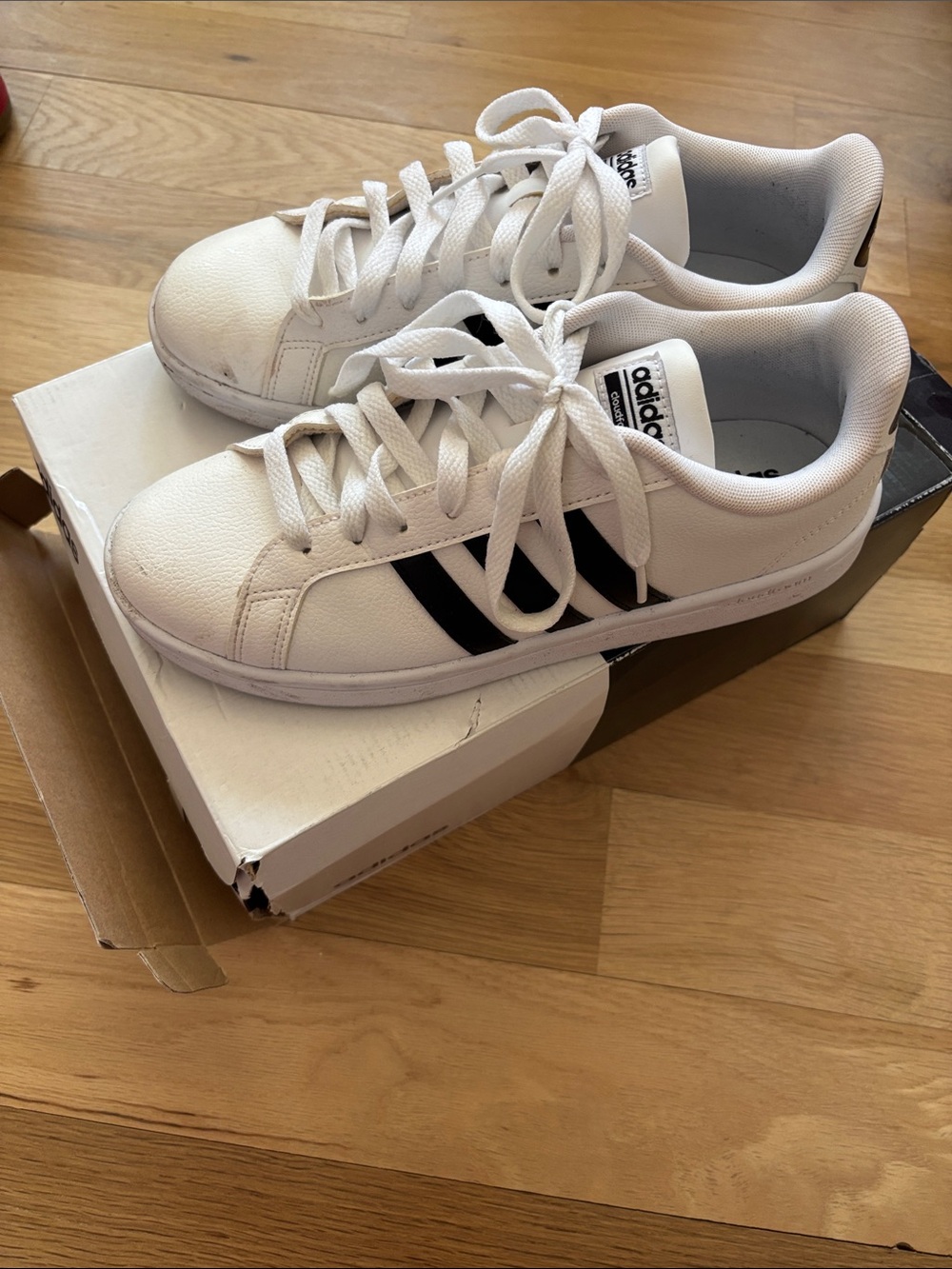 adidas White Low-Top Sneakers with Black Stripes size 8